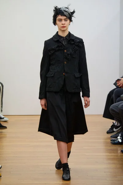 Look 10